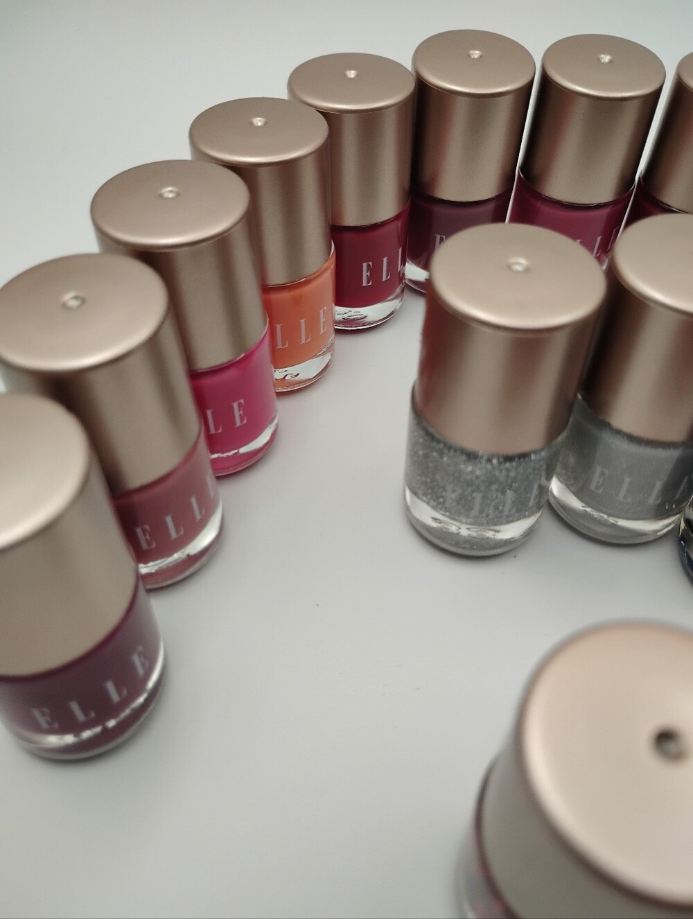 23 Elle Assorted Nail Colors ALL BRAND NEW NEVER OPENED - Picture 2 of 8